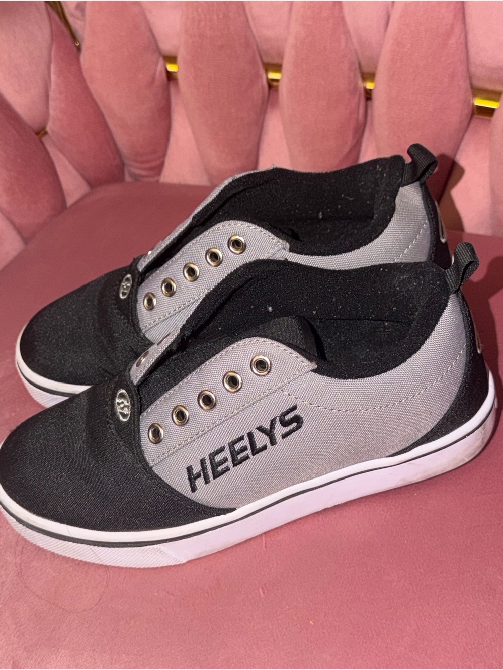 Heelys Kids Black and Gray Low-Top Skate Sneakers
